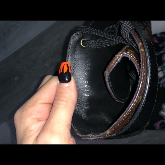 Louis Vuitton Wonderland Combat Booth Size 35.5 - Picture 3 of 4